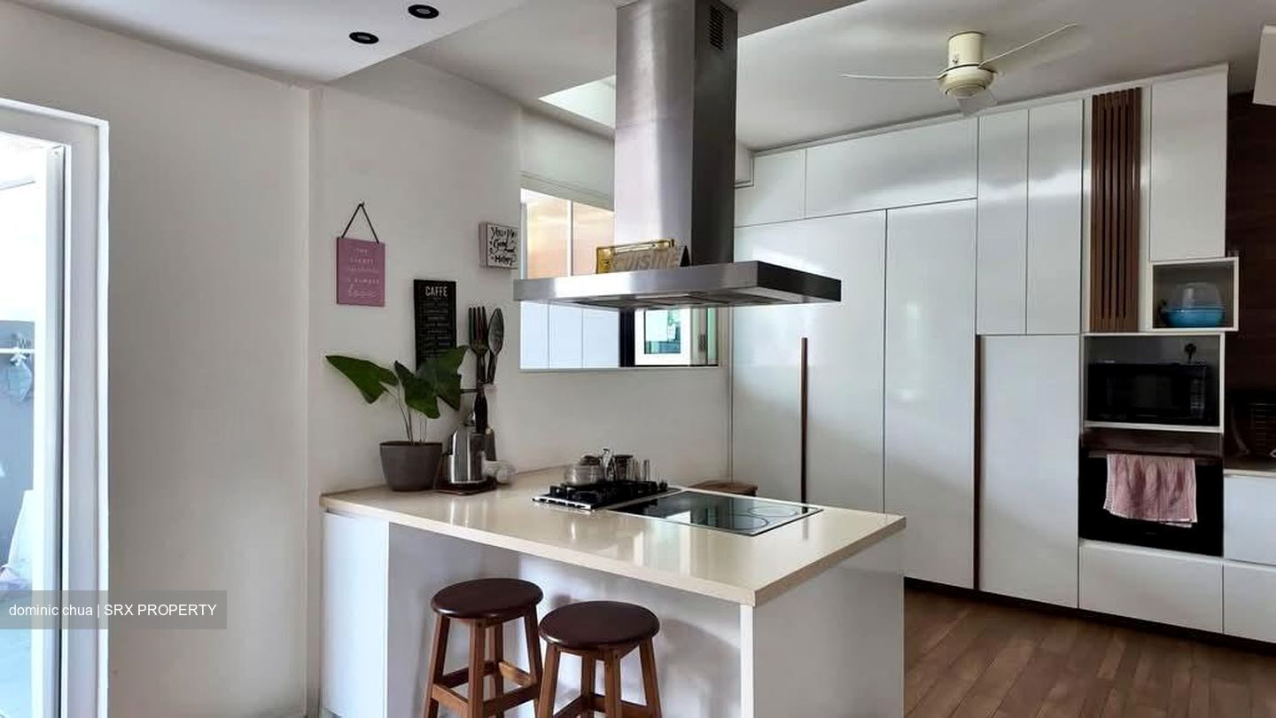 Saint Patrick's Road (D15), Terrace #546975391